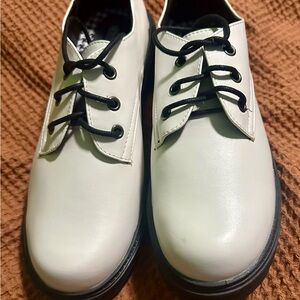 Classic White Women’s Lace-up Platform Oxford Shoes